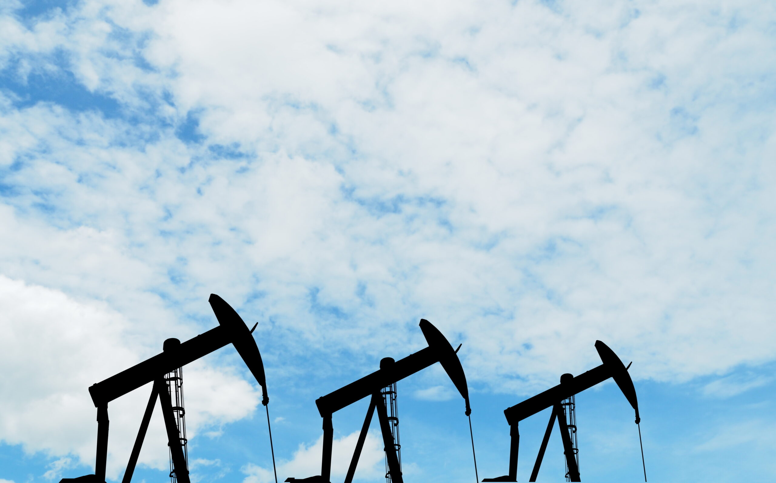 Silhouette,Oil,Well,Beam,Pumps,With,Nice,Sky,Scape