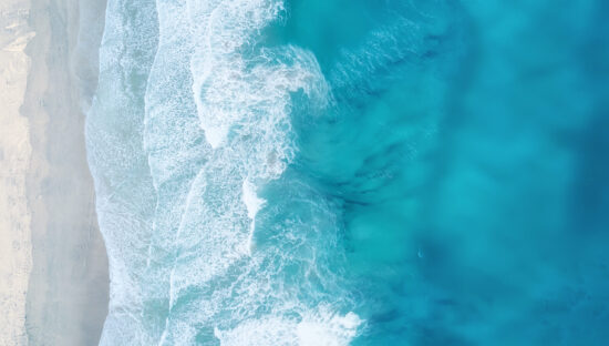 Waves_on_the_beach_P_2668