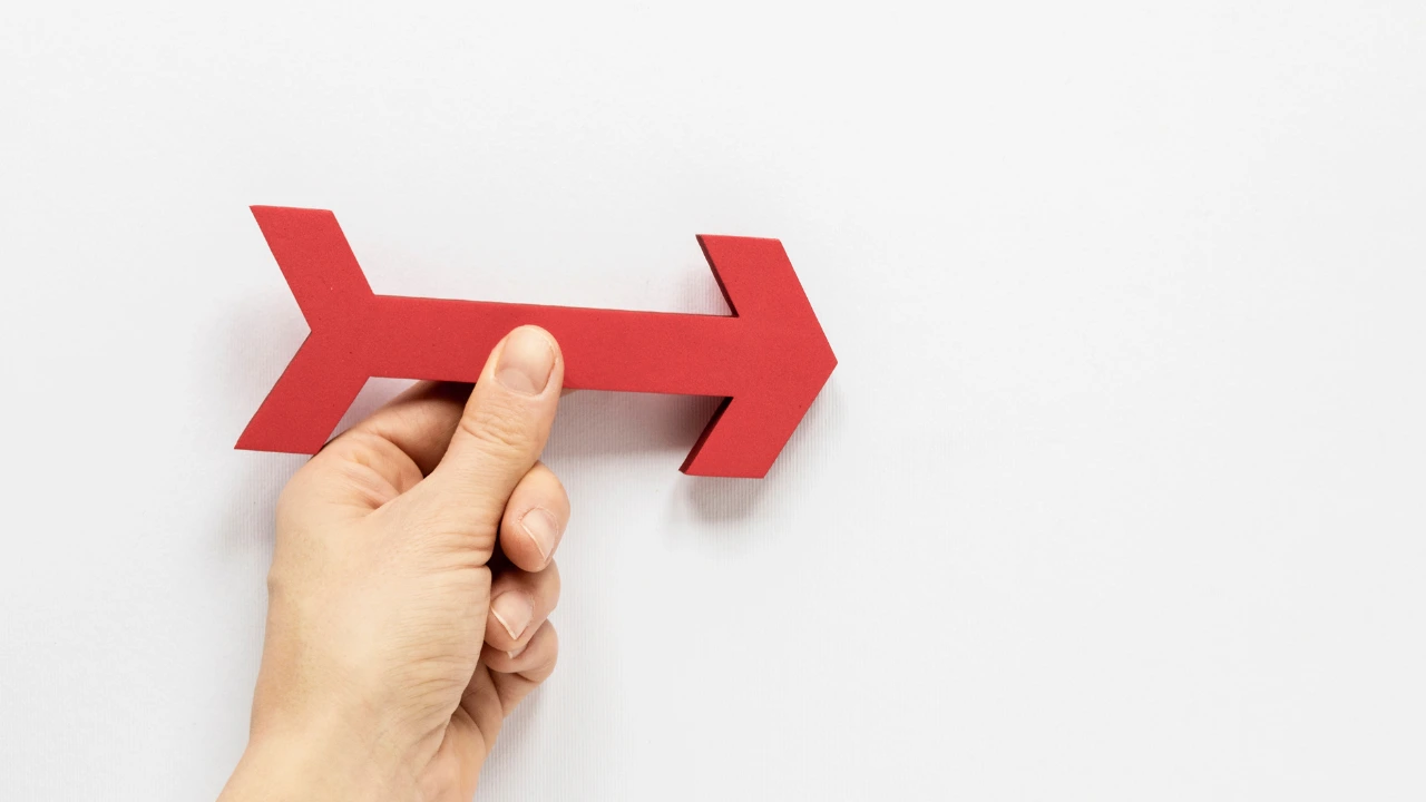 arrow moving forward - Employee to Intrapreneur Mindset shift