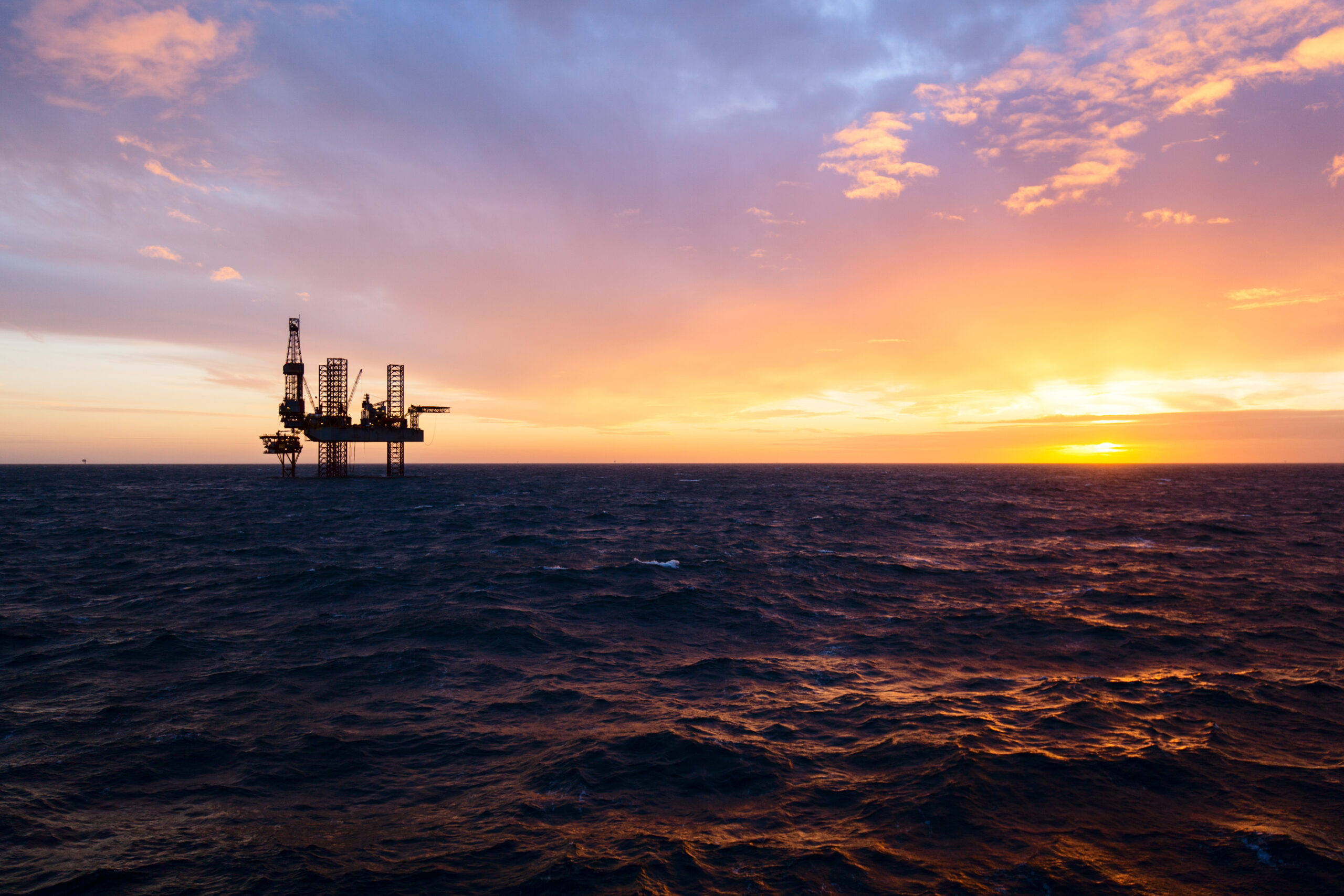 Silhouette,Of,A,Drilling,Rig