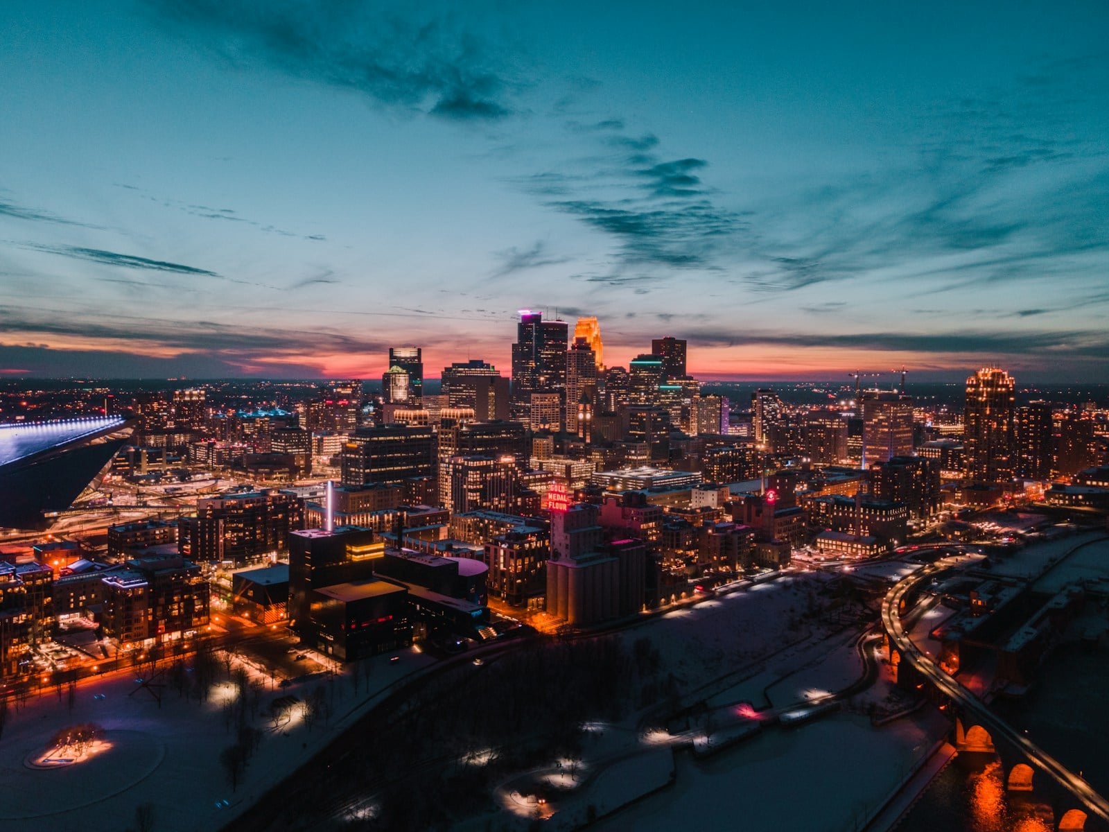 Cityscape at night @nalty_photography on Instagram