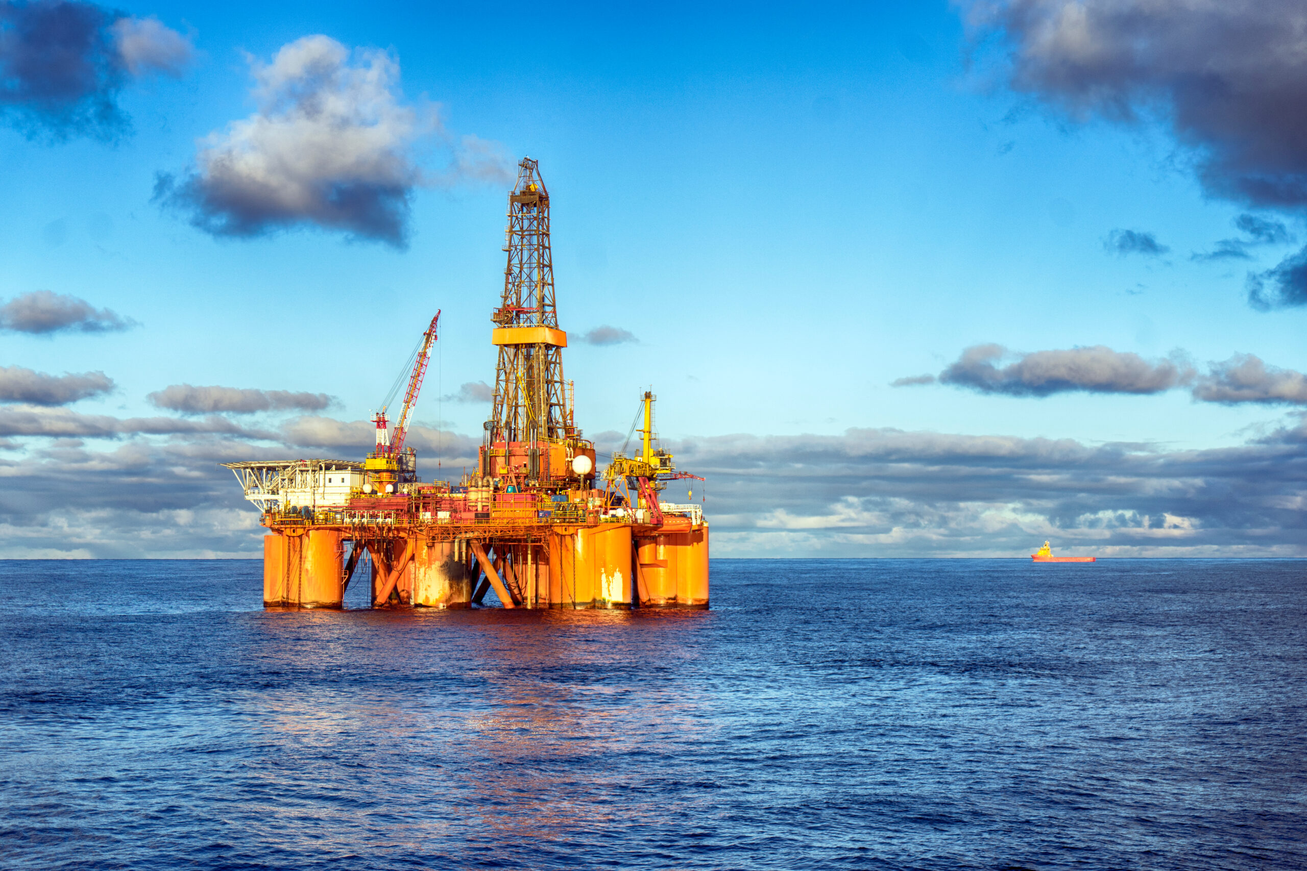 Hdr,Of,Offshore,Drilling,Rig,At,Day