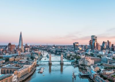 https-esquireglobalcrossings-squirepattonboggsblogs-com-wp-content-uploads-sites-21-2026-01-an-elevated-view-of-the-london-skyline_gettyimages-1400045121-jpg