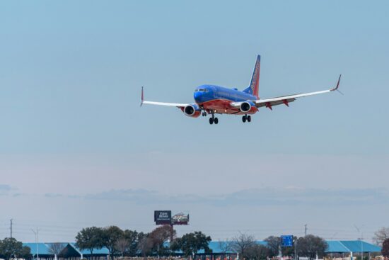 Airbus A320 prepares to land