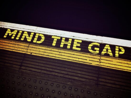 gregplom-mind-the-gap-1876790_1920