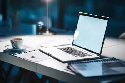 https-esquireglobalcrossings-squirepattonboggsblogs-com-wp-content-uploads-sites-21-2026-03-the-perfect-setting-to-complete-work-gettyimages-1251629816-jpg
