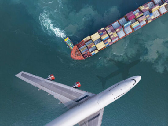 https-www-globalsupplychainlawblog-com-wp-content-uploads-sites-22-2023-06-aerial-view_the-plane-flew-past-a-cargo-ship_gettyimages-1250562171-580x434-jpg