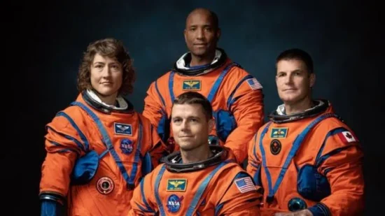https-legalresearchandanalysis-com-wp-content-uploads-2026-04-nasa-4-astronauts-fly-to-moon-artemis-2-webp