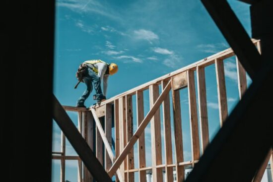 https-californiapeculiaritiesemploymentlawblogplus-seyfarthblogs-com-wp-content-uploads-sites-20-2026-04-josh-olalde-x1p1_ednnok-unsplash-1-656x437-jpg
