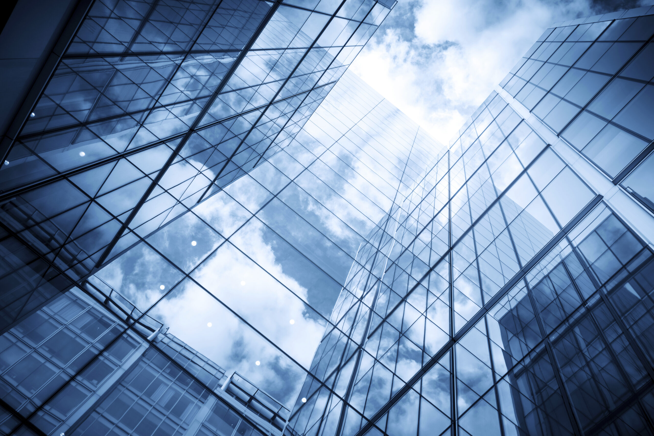 skyscraper reflecting the blue sky and clouds