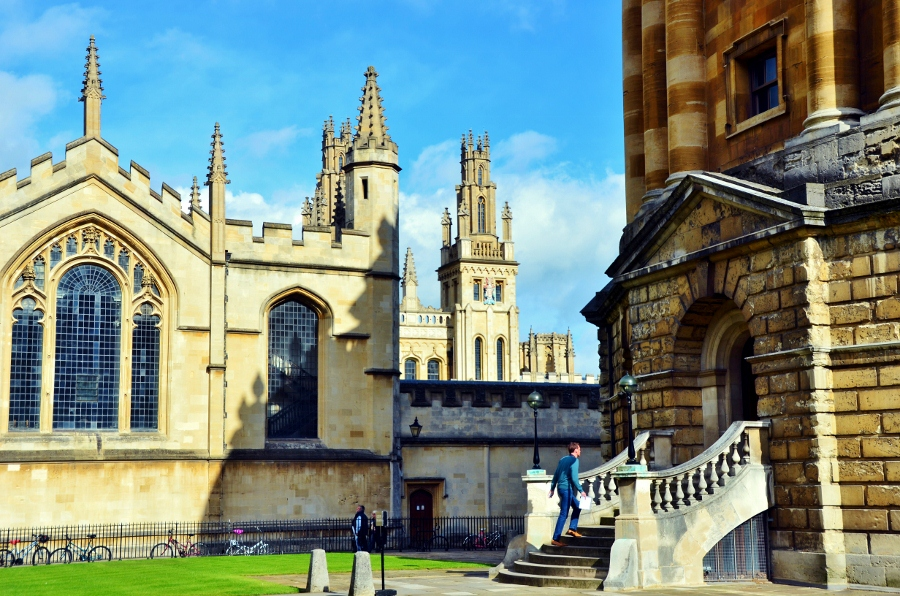 Oxford University: Entrance to The Radcliffe Camera