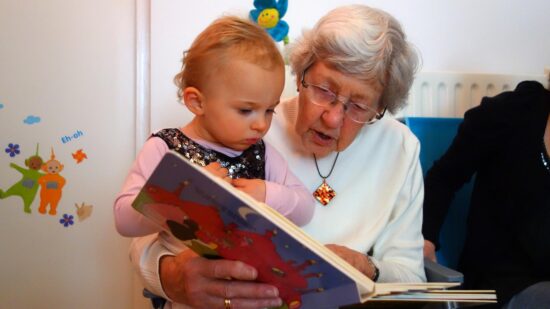 https-free-images-com-lg-9a36-for_reading_grandmother_grandchild-jpg