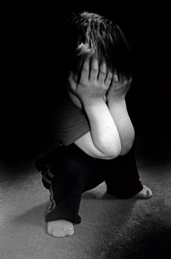 https-free-images-com-lg-fdc9-sad_boy_child_young_1-jpg