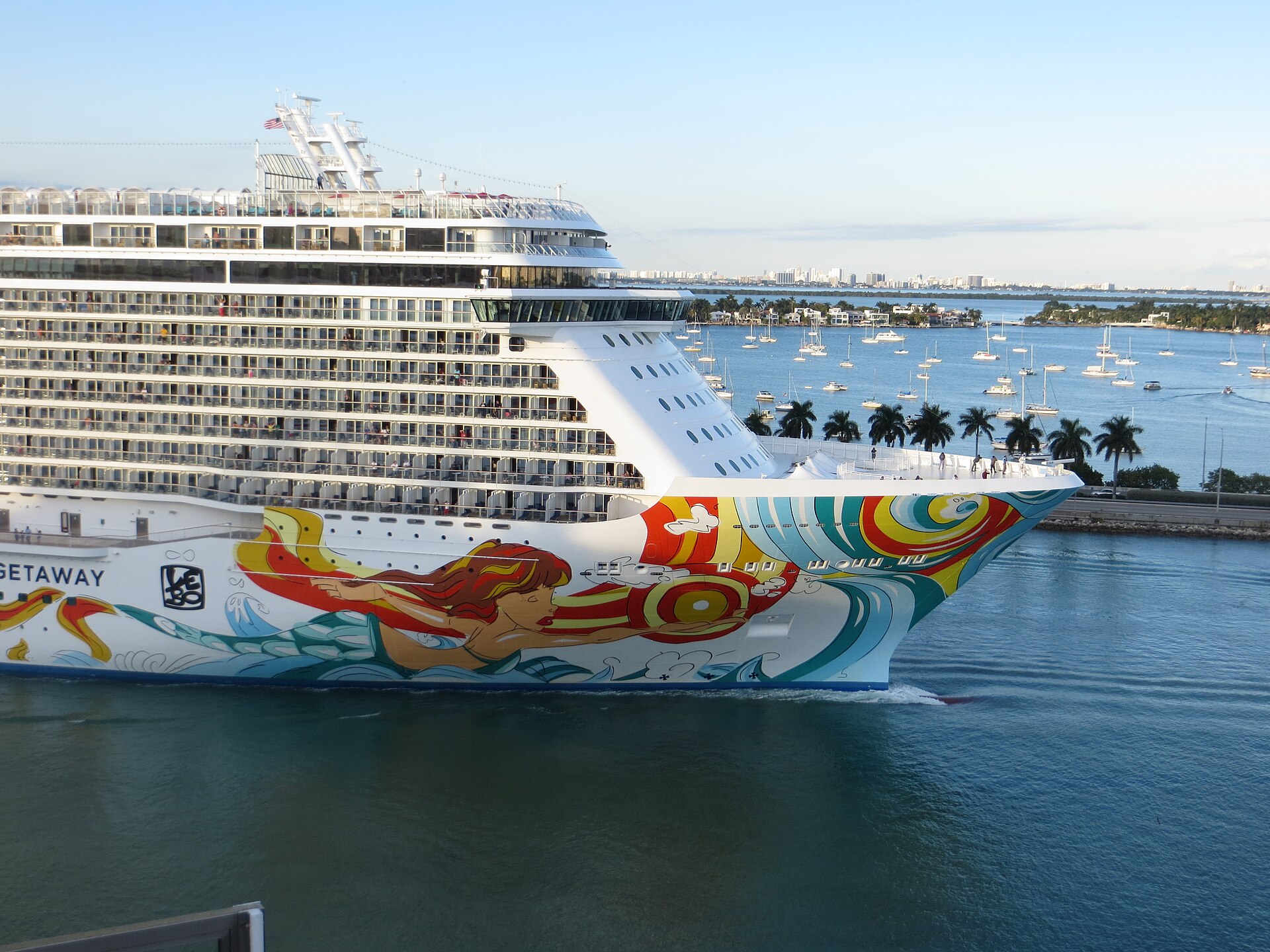 Norwegian_Getaway_departing_Miami,_Dec_2014