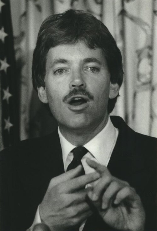 https-energy-and-the-law-lexblogplatform-com-wp-content-uploads-sites-320-2026-09-david_duke_speaks_to_press_1989-jpg