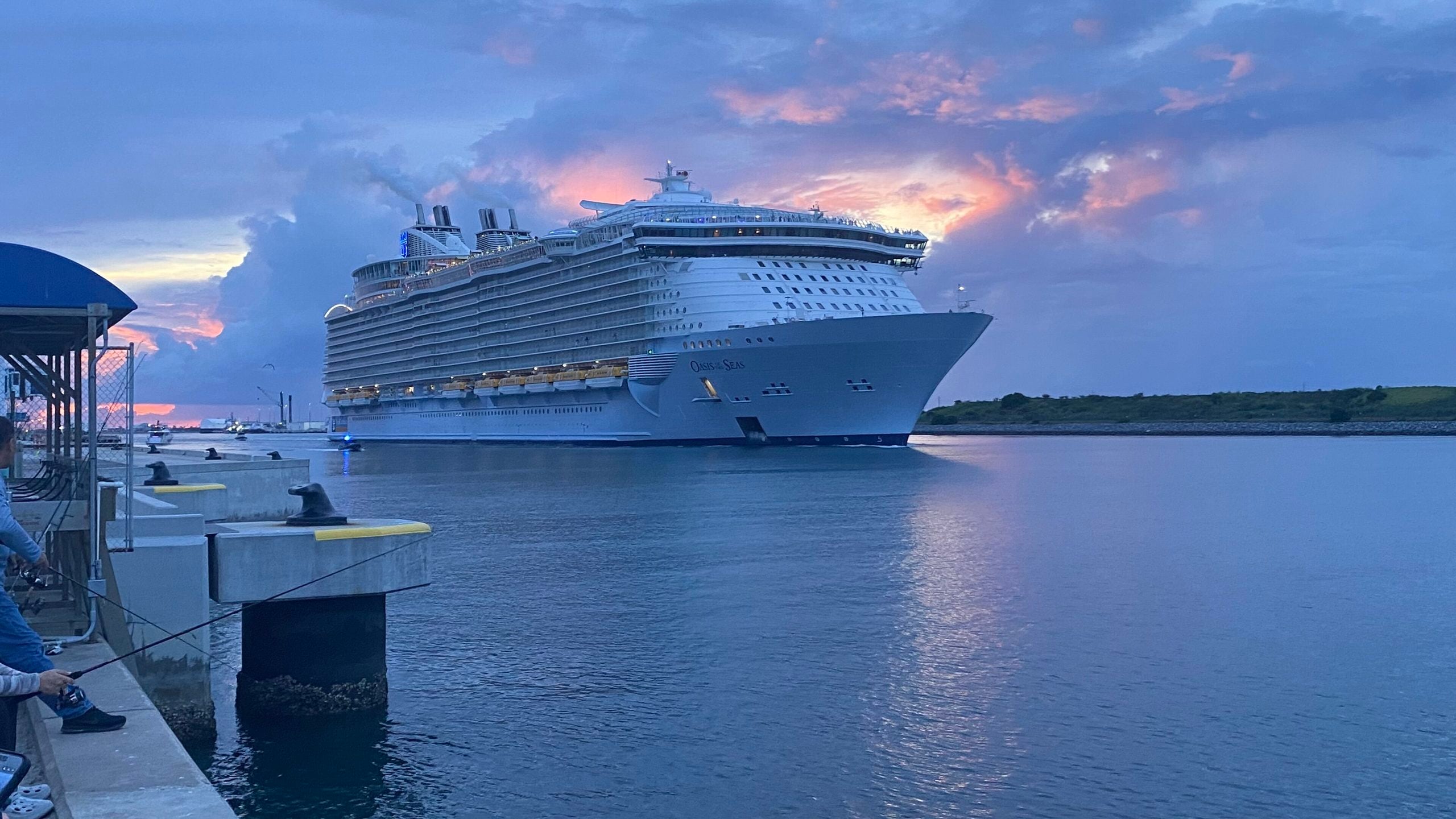 Oasis_of_the_Seas_Departs_Port_Canaveral_(September_2026)