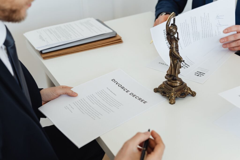 During your divorce hearings, the court may grant an order requiring spousal support (maintenance) payments as a part of your divorce decree.