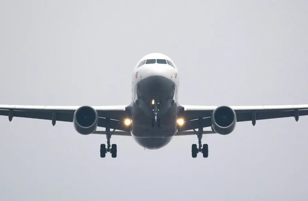 ICE Deportation Flights at Akron-Canton Airport: What Ohio Families Need to Know 3 Commercial jet in flight, illustrating ICE charter deportation flights operating from Akron-Canton Airport in Ohio