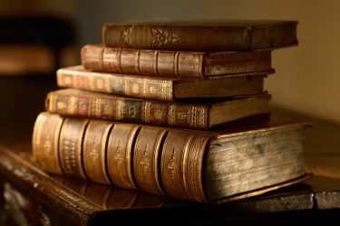 https-i0-wp-com-delajusticia-com-wp-content-uploads-2024-03-libros-jpegresize375%2c250ssl1