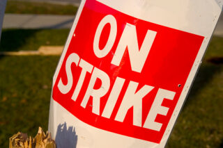 https-employerlabor-seyfarthblogs-com-wp-content-uploads-sites-21-2023-05-striking-workers-320x213-jpg