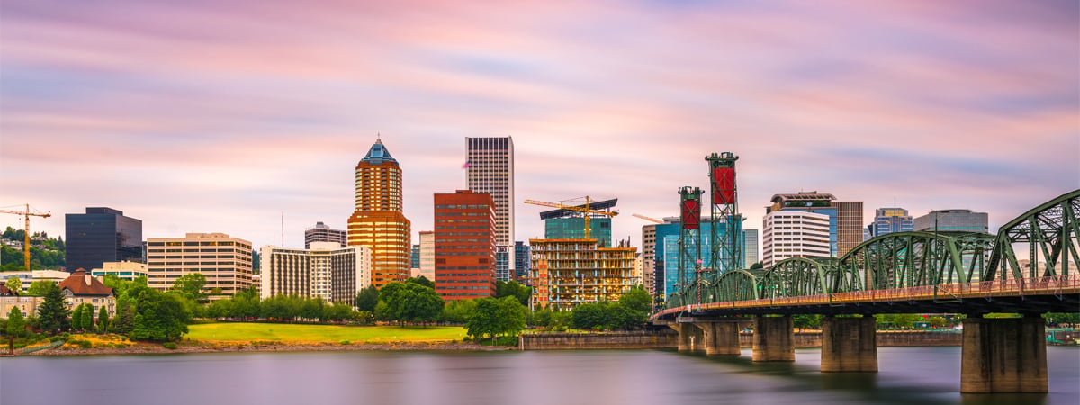 Portland,,Oregon,,Usa,Skyline,At,Dusk,On,The,Willamette,River.