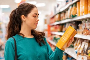 https-globaliptechblog-squirepattonboggsblogs-com-wp-content-uploads-sites-17-2026-10-reading-food-packaging-adobestock_381831407-jpg